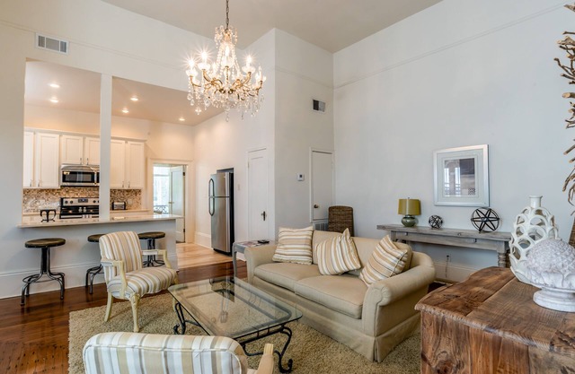 Elegant and modern apartment in Garden District