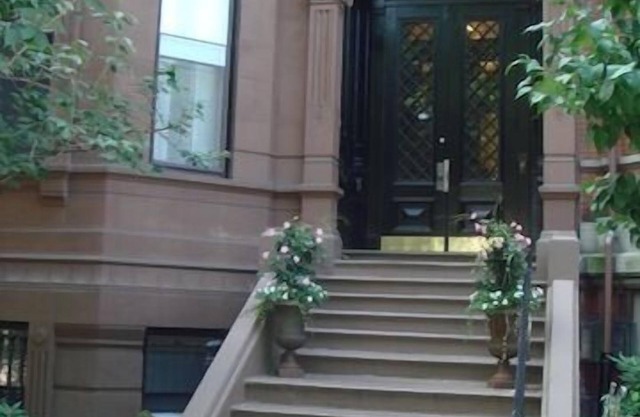 Elegant Back Bay Brownstone - Comm Ave - 1+ Bed - One Week Minimum