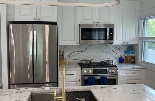 Elegant Beach House, 2 Blocks from Beach, 45 Minutes from NYC