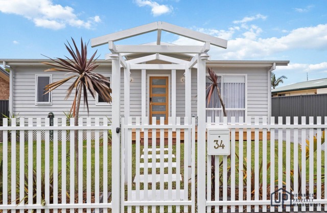 Elegant Beachside Retreat with Luxurious Amenities