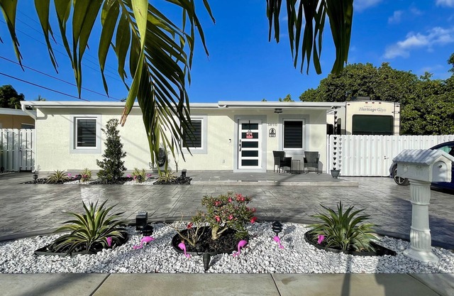 Elegant beautiful house w/pool 10 min from Miami Int. Airport