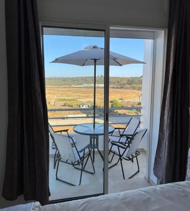 Elegant & Charming Apartment with private parking & Balcony