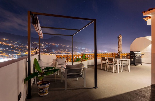 Elegant, Comfortable Penthouse with Scenic Views