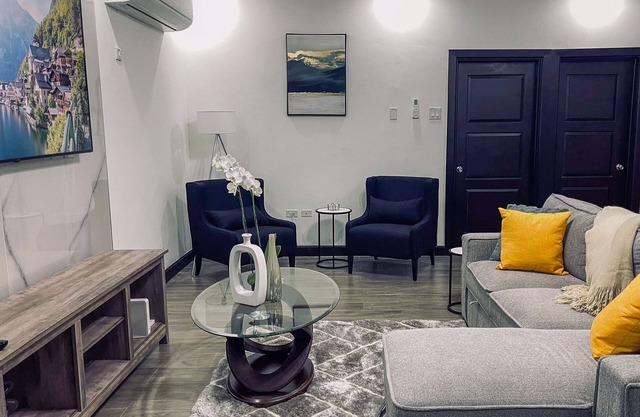Elegant condo in Kingston, Great Location!