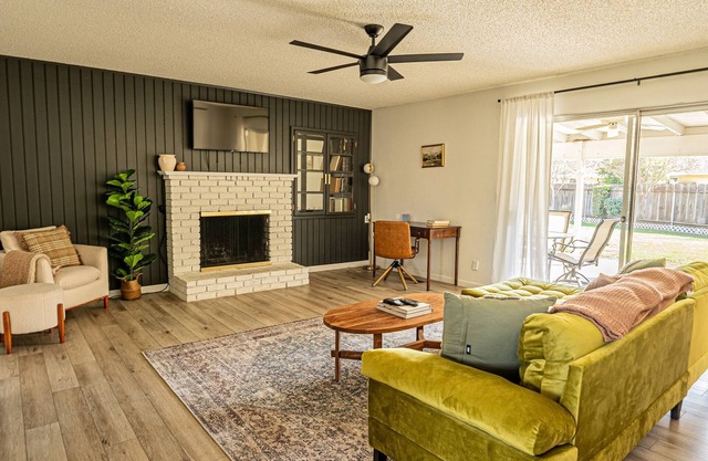 Elegant Cozy 3 Bedroom Home with Large Backyard