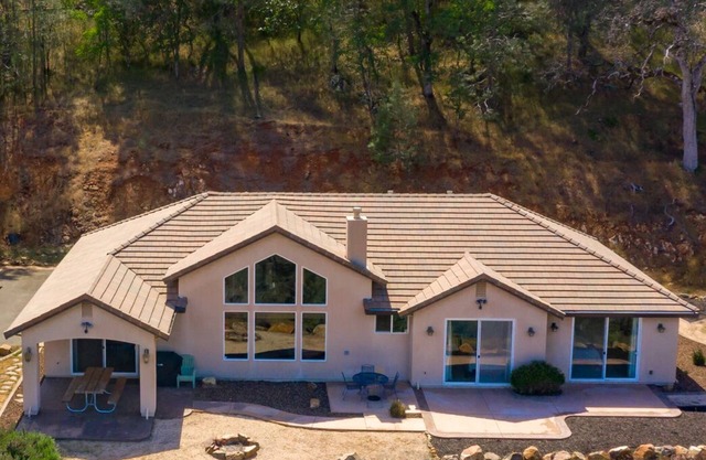 Elegant Custom Home at Collins Lake! Walk to Lake! Walk to Park! Great hiking!