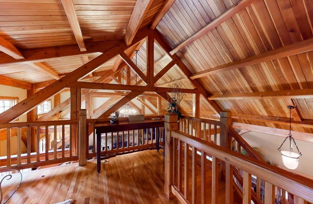 Elegant forest home next to Grandfather Mountain with wood fireplace & decks