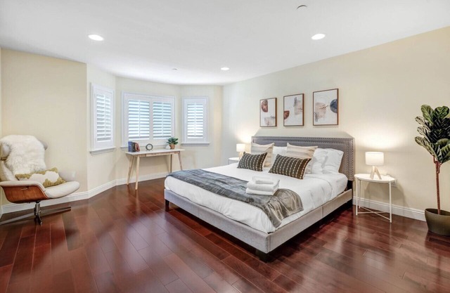 Elegant Getaway in Arcadia with Balcony and Gazebo