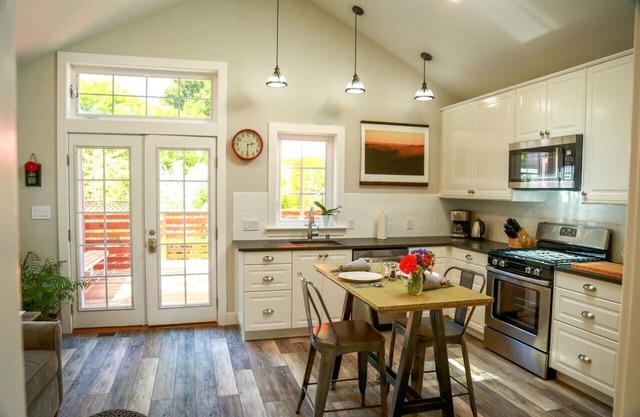Elegant guest house within walking distance to fabulous downtown Sebastopol
