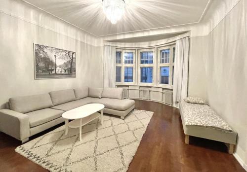 Elegant Jugend city retreat 79m2