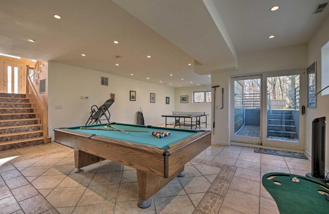 Elegant Riverwoods Escape with Private Sauna!