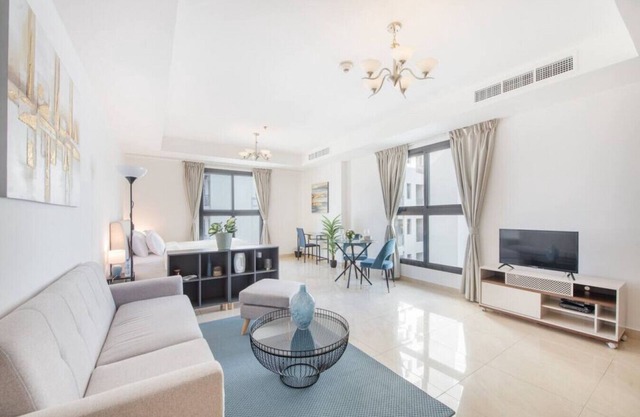 Elegant Studio with Canal View and Close to Metro
