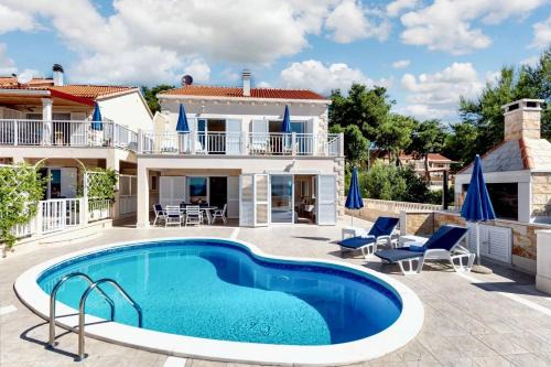 Elegant Villa in Brač with Private Pool