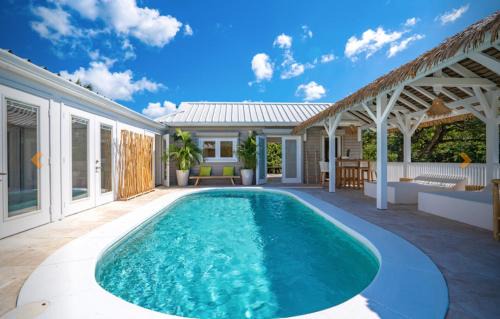 Elegant villa in Terres Basses with private pool