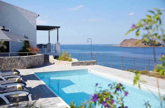 Eleia Seafront Rooms & Villas