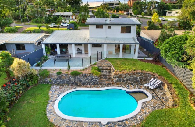 Elevated Entertainer - Modern, Spacious & Stylish