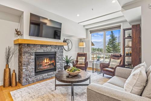 Elevated Mountain Living 2BD Spring Creek Unit