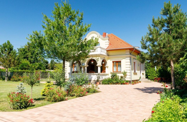 Elisabeta 01 by Interhome