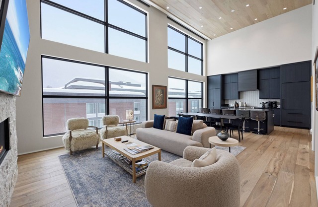 Elite Jackson Getaway | Apres-ski Lounge w/Fireplace, Mtn Views & Hot Tub
