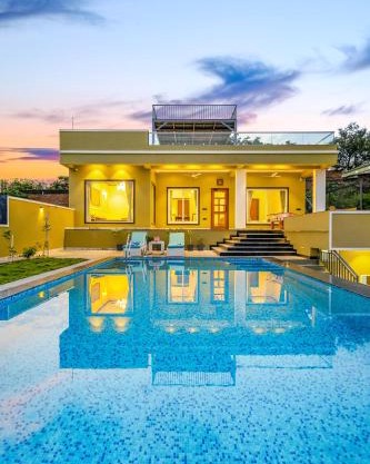 ELIVAAS LakeMount 2-BHK Getaway with Private Pool, Open-Air Gazebo & Terrace At Fatehsagar Lake