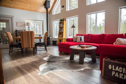 Elk Street Retreat - Private Home near Glacier Park, Pet Friendly!