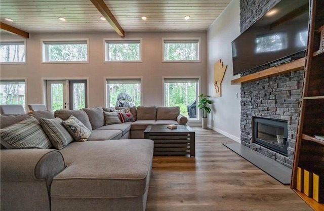 Elkhorn Residence Cabin - 4 Bedrooms + Hot Tub