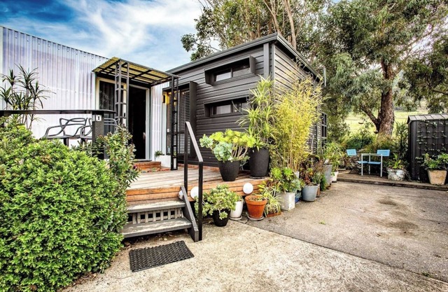 ELLA B - caravan park location
