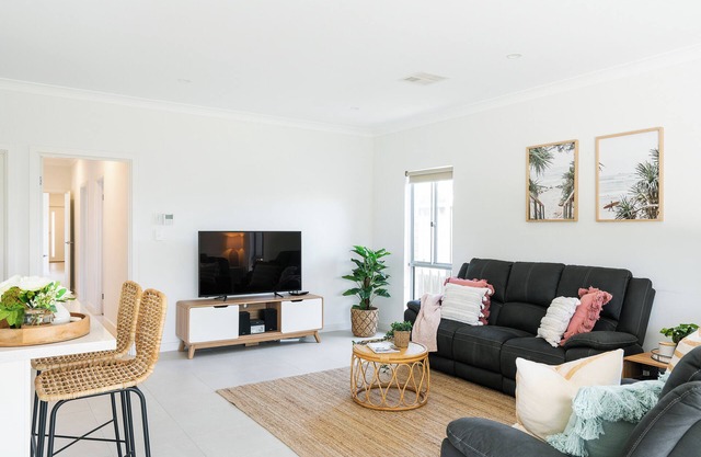 Ella House II - New 3Br 2Bath, Wifi, 2 Living