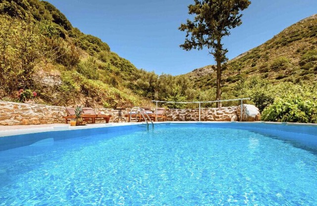 Ellafos Traditional Living 4