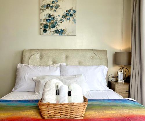 Elles Escape - One Bedroom with Balcony