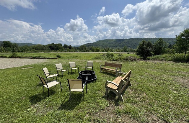 Ellicottville 2 miles to Holiday Valley Condo 3