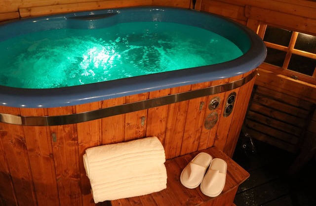 Elsay May Luxury Lodges Exclusively for Couples Over 25yrs and Dog Friendly