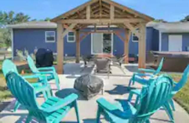 ELYSIUM * HotTub 4bed 2bath Near EVERYTHING!