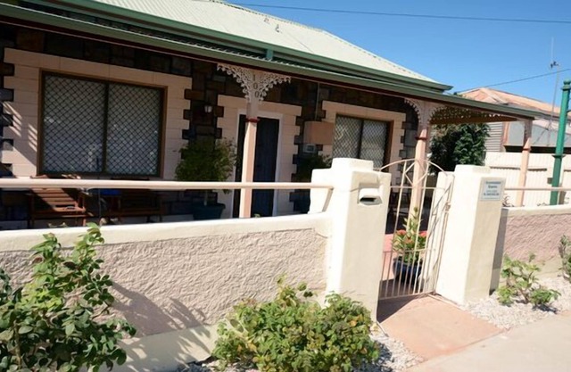 Emaroo Oxide Cottage