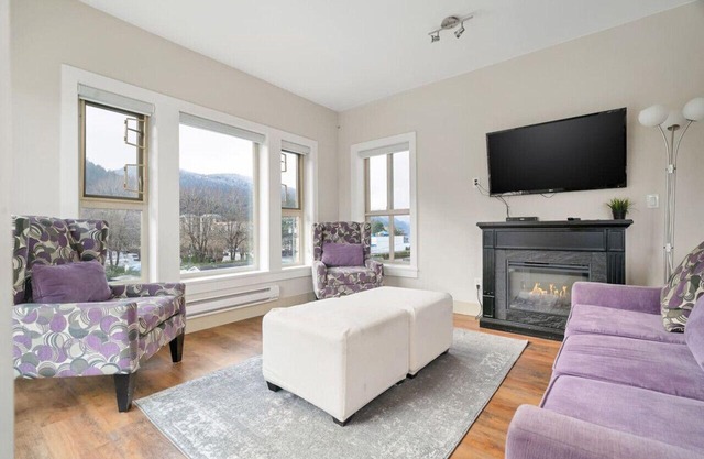 Embrace Serenity Luxe 2BR, Sky-high Deck