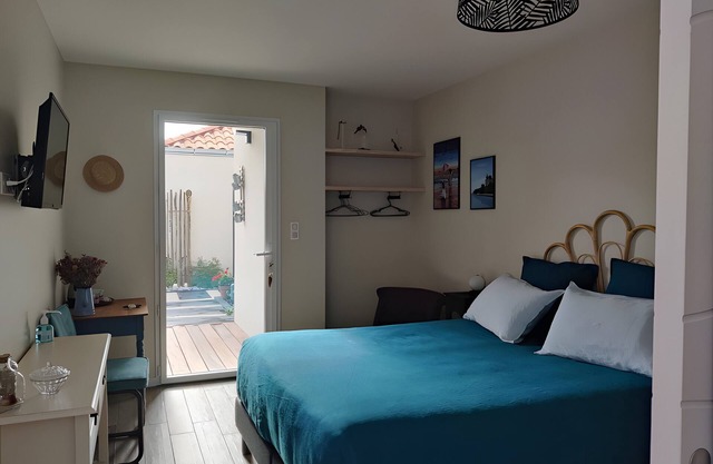 'Embruns' Guest Rooms with Private Terrace, Private Garden and Wi-Fi