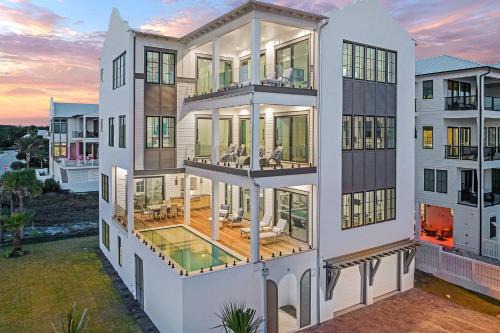Emerald Le Luxe