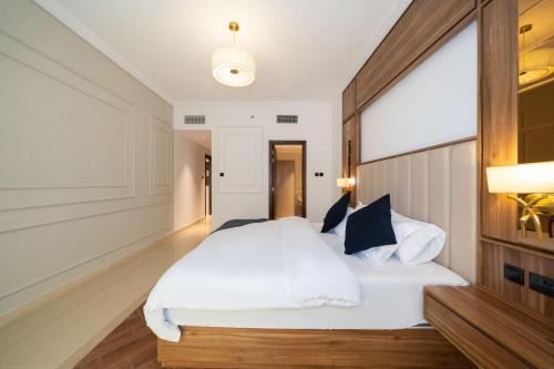 Emora 1 BR Apartment