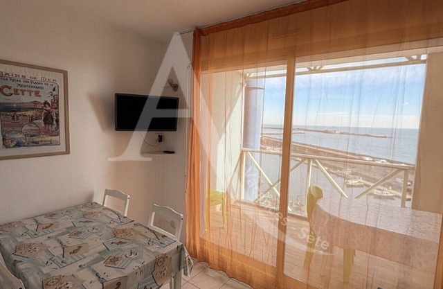 EN 1ERE LIGNE DU PORT DE SETE, 1 CHAMBRE, PKG, PISCINE