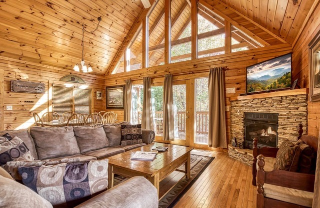 Enchanted View Lodge 3 Bedroom Cabin by RedAwning
