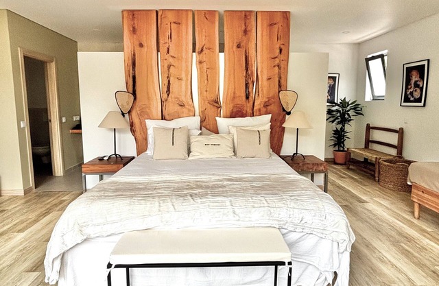 Enchanting 7-bedroom Villa in Ericeira with AC, WiFi