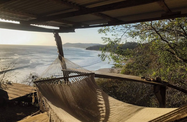 Enchanting cabin with amazing beach views in Gigante, Tola