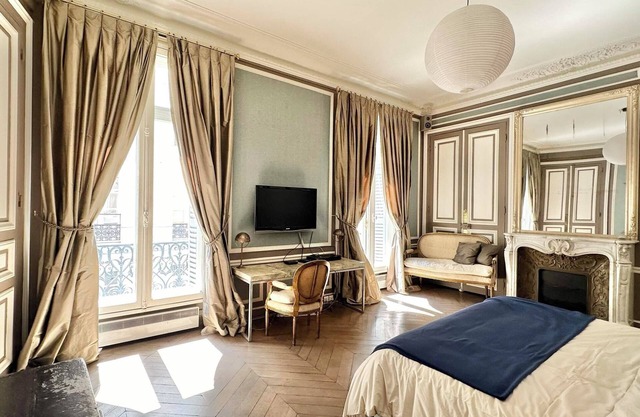 Enchanting Luxury apartment by Palais Royal