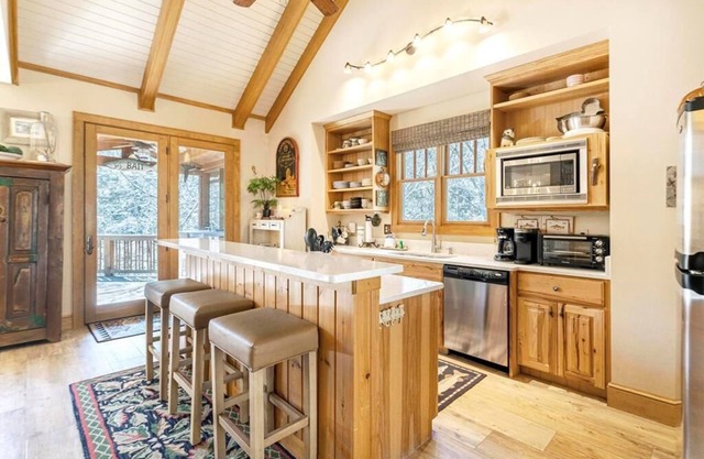 End of Buffalo- Mountain House, Indoor/Outdoor Pools and Hot Tub, Fishing Ponds, Fitness Area, Ga.