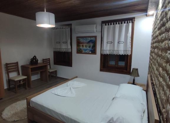 Eni entire guesthouse parking on site