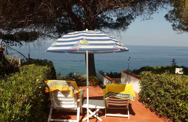 Enjoy a beach holiday and breathtaking sunsets by the sea!