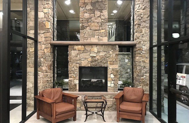 Enjoy a Hassle-Free and Suiting Stay! 4 Convenient Units, Pool, Parking, Hot Tub