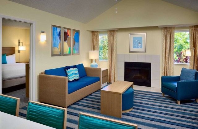 Enjoy a Hassle-Free Stay! 3 Modern Units, Close to Bushmaster Park, Pet-Friendly