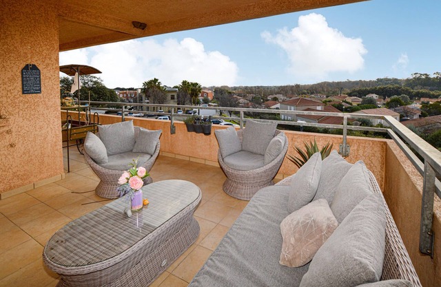 Enjoy a magnificent view of the countryside on vacation in this beautiful vacation apartment!