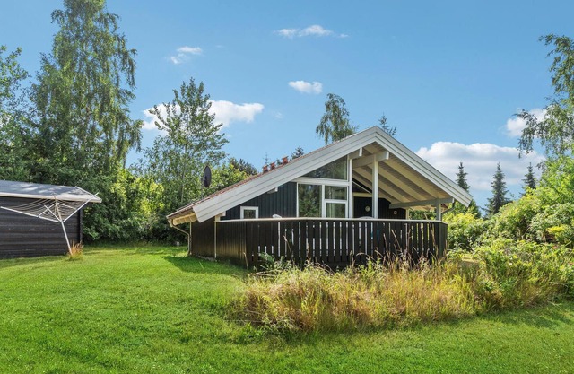 Enjoy a relaxing vacation in this beautifully located vacation home.